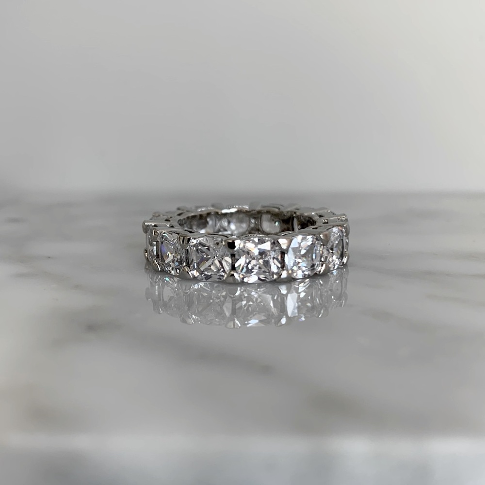 Round Solitaire Cut Eternity Wedding Band Ring Size 7 Sterling Silver